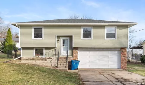 305 Muscatine St, Dixon, IA 52745