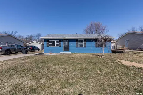 1223 W 101st Avenue Ct, Rock Island, IL 61201