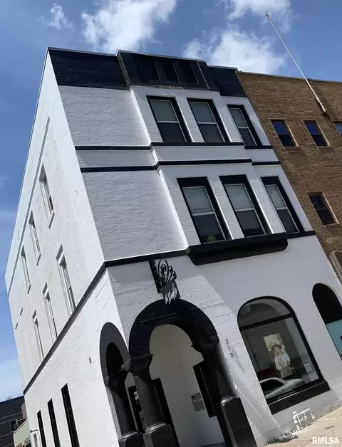218 Harrison St, Davenport, IA 52801