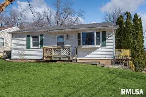 3201 N 3rd St, Clinton, IA 52732