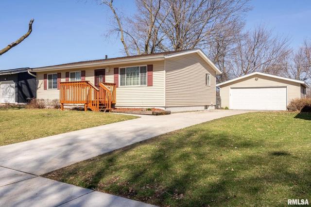 1848 Bristol Dr, Bettendorf, IA 52722