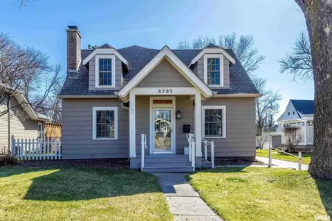 2721 Middle Rd, Davenport, IA 52803
