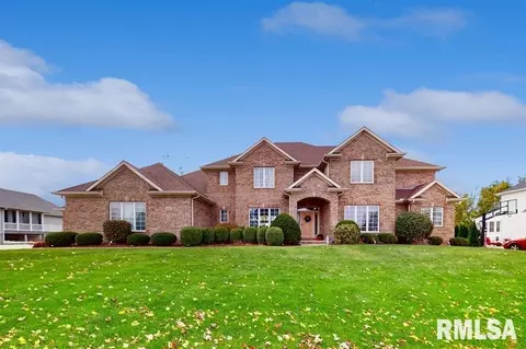 6304 Forest Rd, Davenport, IA 52807
