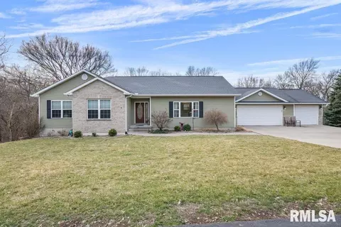 4 Forest Ct, Rock Island, IL 61201