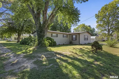 302 S 12th St, Keithsburg, IL 61442