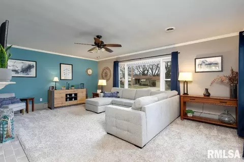 2819 26th St, Moline, IL 61265 photo 5