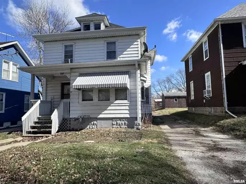 145 15th St, Silvis, IL 61282