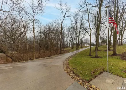521 Tower Rd, Clinton, IA 52732