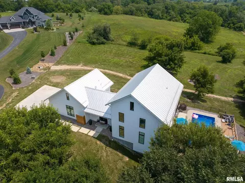 1221 N Utah Ave, Davenport, IA 52804
