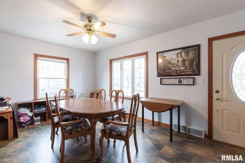 524 28th Ave, Moline, IL 61265 photo 4
