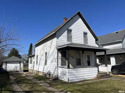 724 S 7th St, Clinton, IA 52732