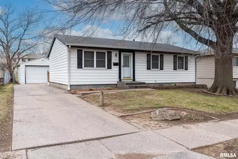 2416 Jebens Ave, Davenport, IA 52804