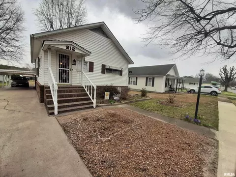 212 N 9th St, Herrin, IL 62948