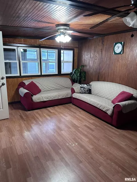2406 48th St, Moline, IL 61265 photo 3