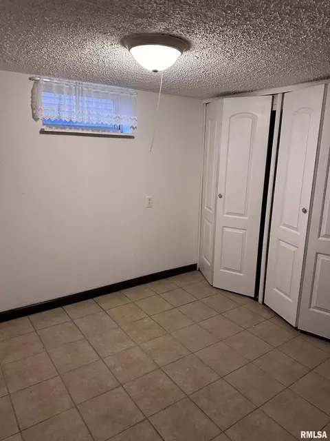 2406 48th St, Moline, IL 61265 photo 9