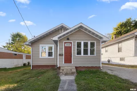 1029 S Roosevelt St, Harrisburg, IL 62946