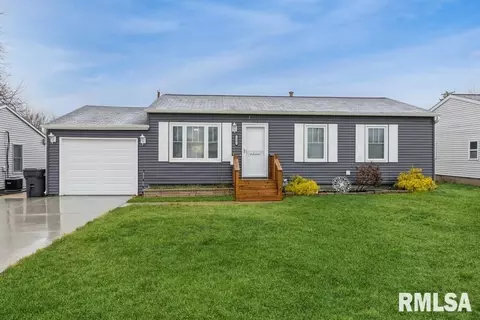 1042 N 12th St, Clinton, IA 52732