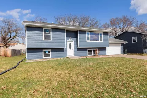 644 W 64th St, Davenport, IA 52806