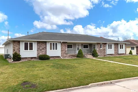 4606 9th St #1, East Moline, IL 61244
