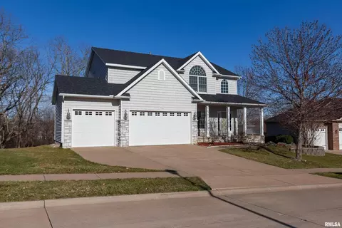 5553 N Ridge Cir, Bettendorf, IA 52722