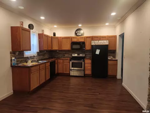 2116 1st St, Eldorado, IL 62930 photo 4