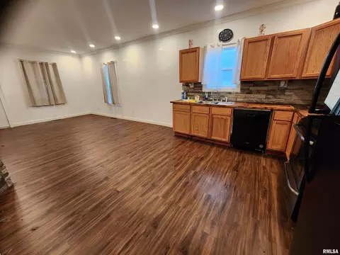 2116 1st St, Eldorado, IL 62930 photo 10