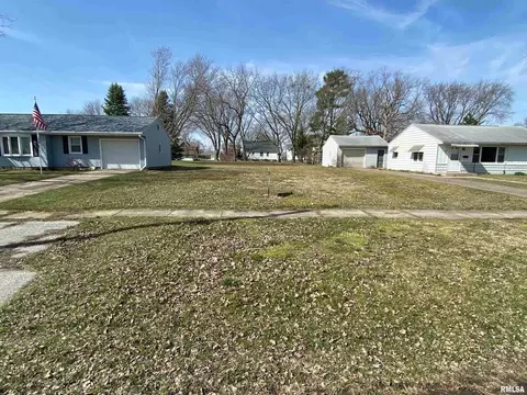 1323 5th Ave, Dewitt, IA 52742