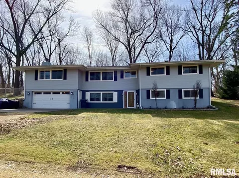 817 20th Ave N, Clinton, IA 52732