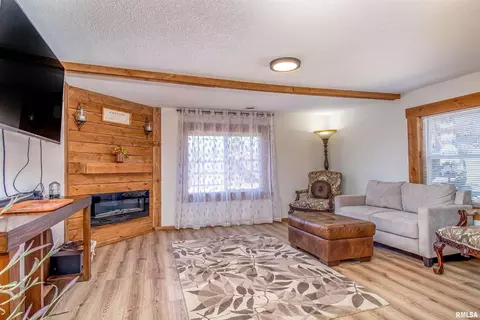 2105 6th St, Fulton, IL 61252 photo 5