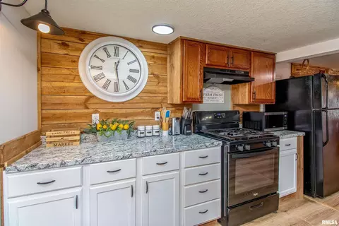 2105 6th St, Fulton, IL 61252 photo 10