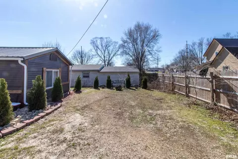 2105 6th St, Fulton, IL 61252 photo 2
