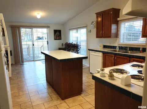 300 W 15th St, Christopher, IL 62822 photo 3