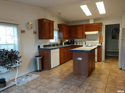 300 W 15th St, Christopher, IL 62822 photo 4