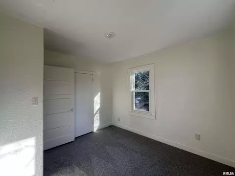 3205 39th St, Moline, IL 61265 photo 10