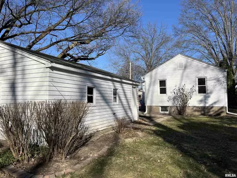 3205 39th St, Moline, IL 61265 photo 3