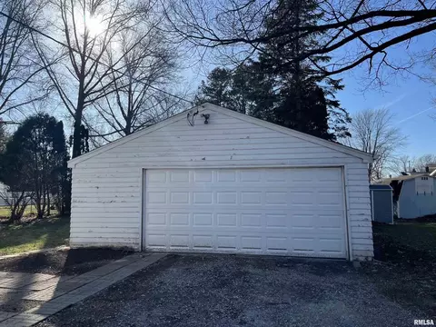 3205 39th St, Moline, IL 61265 photo 4