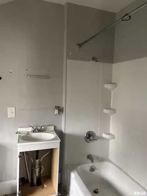 1188 23rd St, Moline, IL 61265 photo 7
