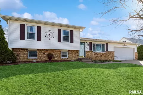 6329 Hillandale Rd, Davenport, IA 52806