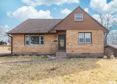 47 Blackhawk Hills Dr, Rock Island, IL 61201