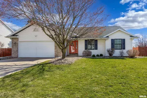 1109 E 6th St, Coal Valley, IL 61240
