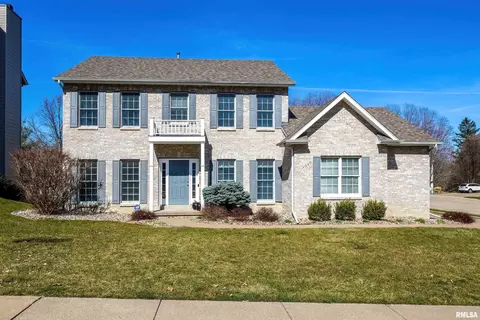 3046 Oakview Ln, Bettendorf, IA 52722