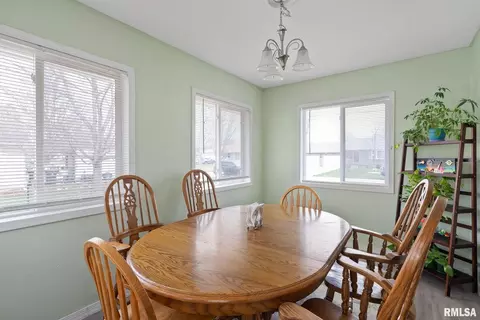 823 S Spring St, Geneseo, IL 61254 photo 4
