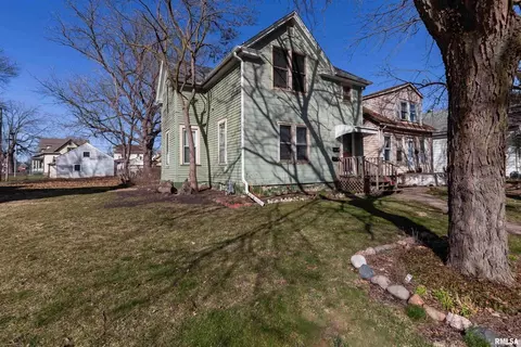 1348 W 14th St, Davenport, IA 52803