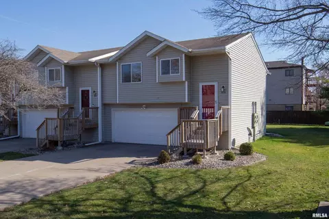 3026 3rd St, Moline, IL 61265