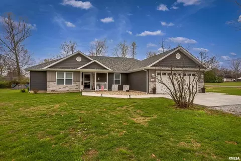 802 Mckinley St, Benton, IL 62812