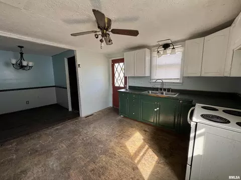 920 N Walnut St, Kewanee, IL 61443 photo 8