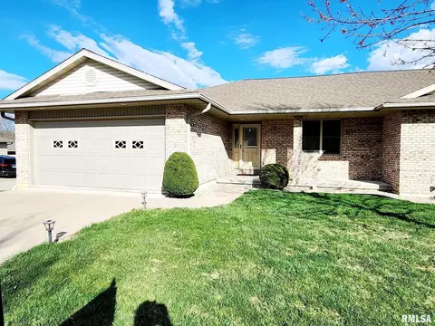 1421 Destiny Ct, Quincy, IL 62301