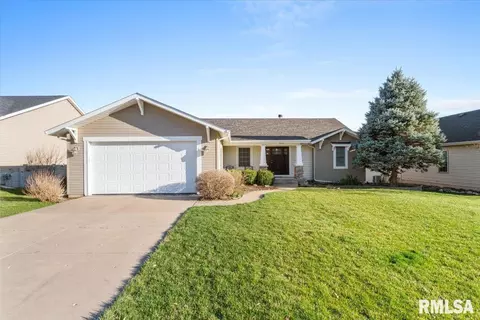 5733 Appleton Rd, Bettendorf, IA 52722