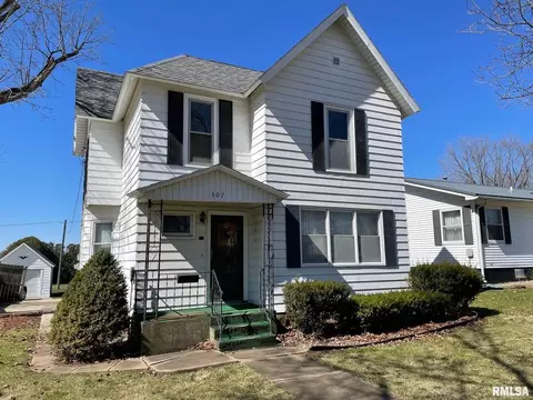 307 Western St, Lost Nation, IA 52254