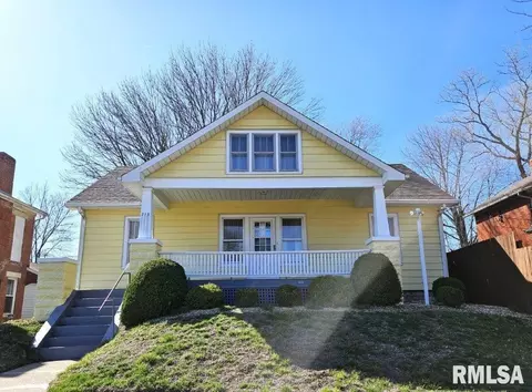 715 N 3rd St, Quincy, IL 62301